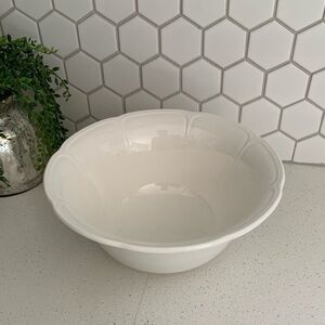 Salad‎ fruit bowl made in Japan white trimmed